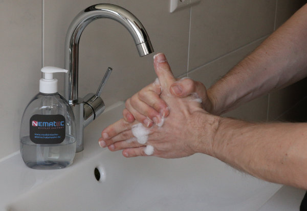 Richtig Hände waschen Schritt 5: Daumen waschen